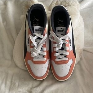 Puma Women's Sneakers in Pink and White. Size 8